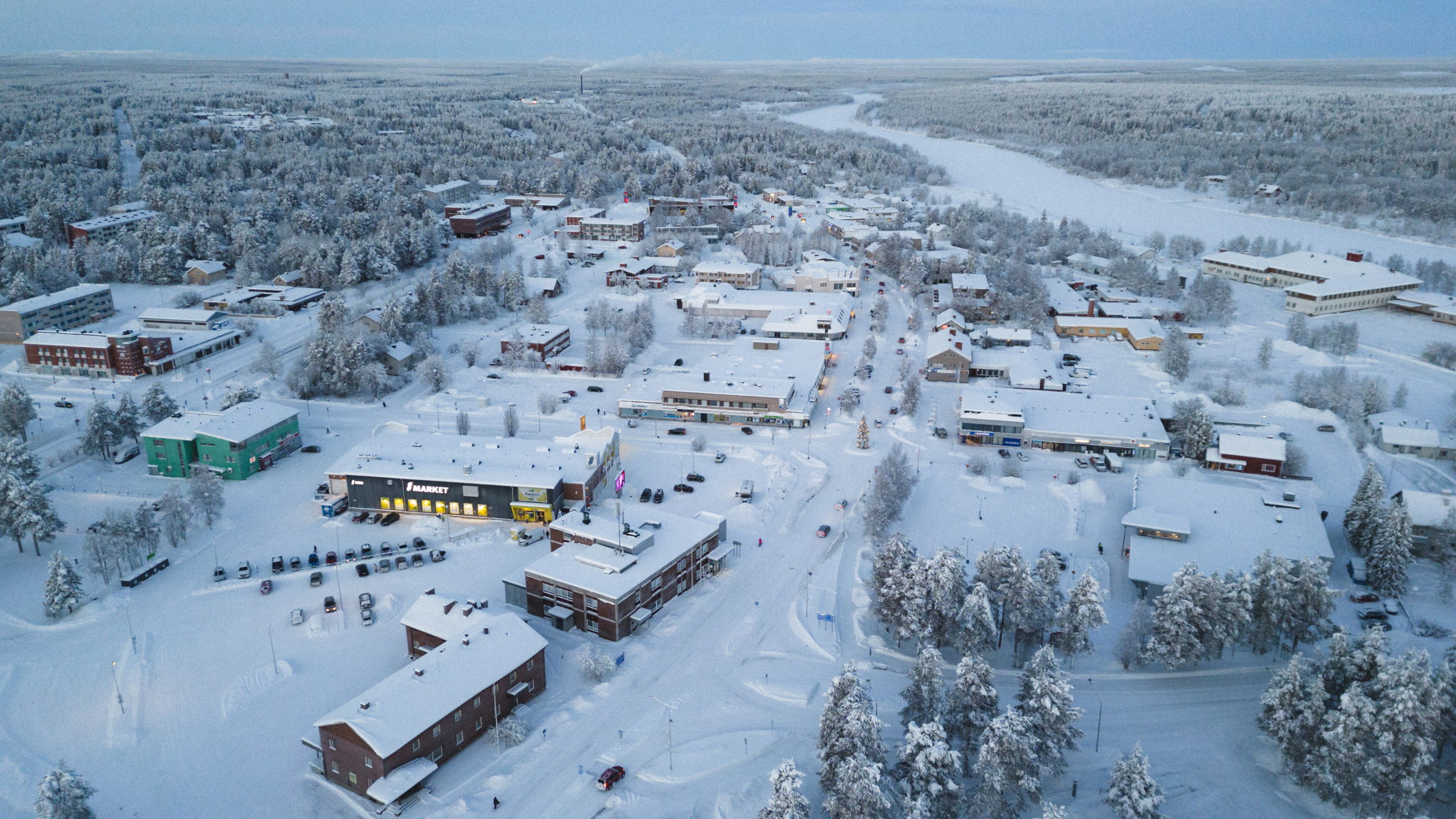Sodankylän kirkonkylä talvella dronekuva (kuva: Juhamatti Julkunen