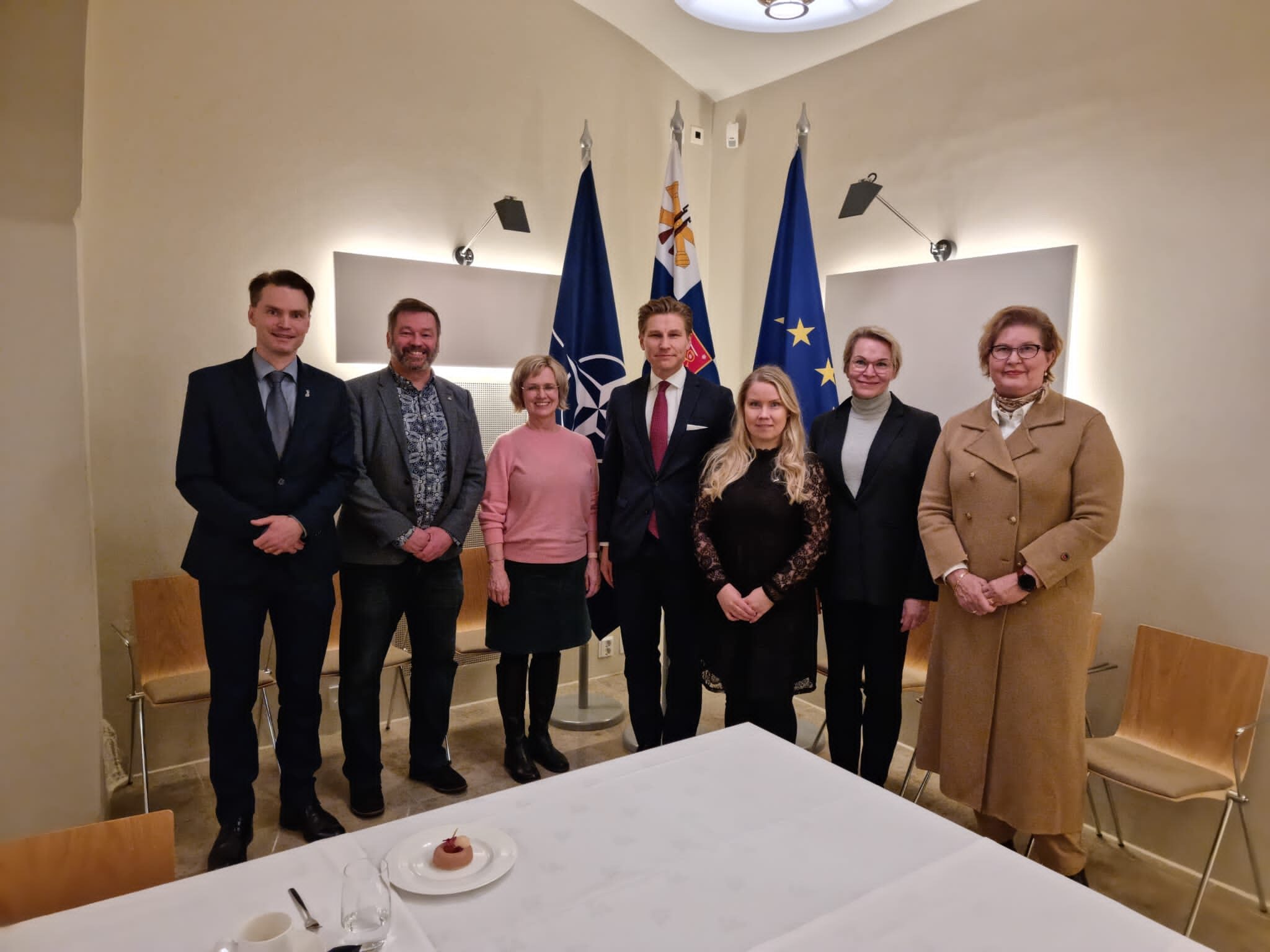 puolustusministerivierailu01-aspect-ratio–