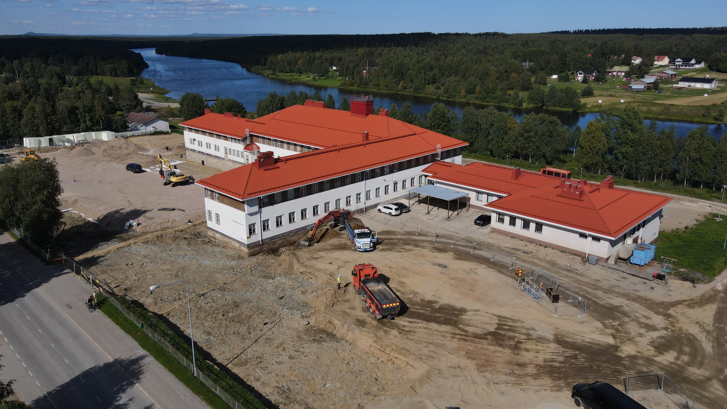 Kitisenrannan koulun piharemontti kesä 2024 (Kuva: Marko Keinonen / Sodankylän työpaja)